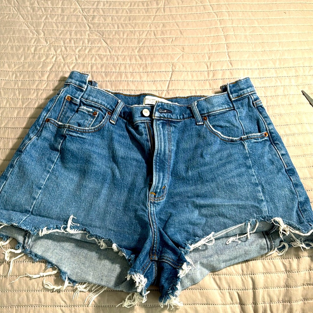 Abercrombie & Fitch Curve Love High Rise Mom Short 2.5inch